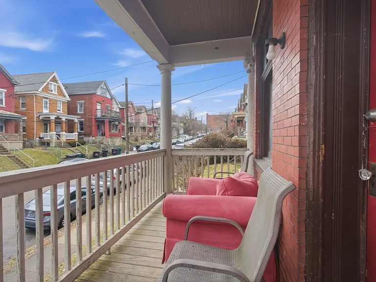 2342 Stratford Ave — Photo 3