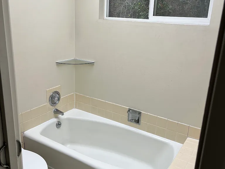 655 Macarthur Blvd #4 — Photo 18
