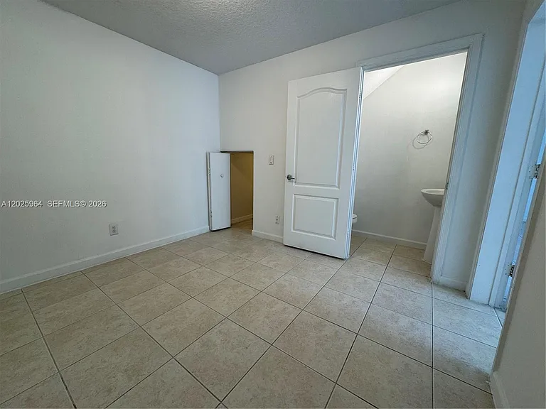 718 NE 4th Ct #718 — Photo 9