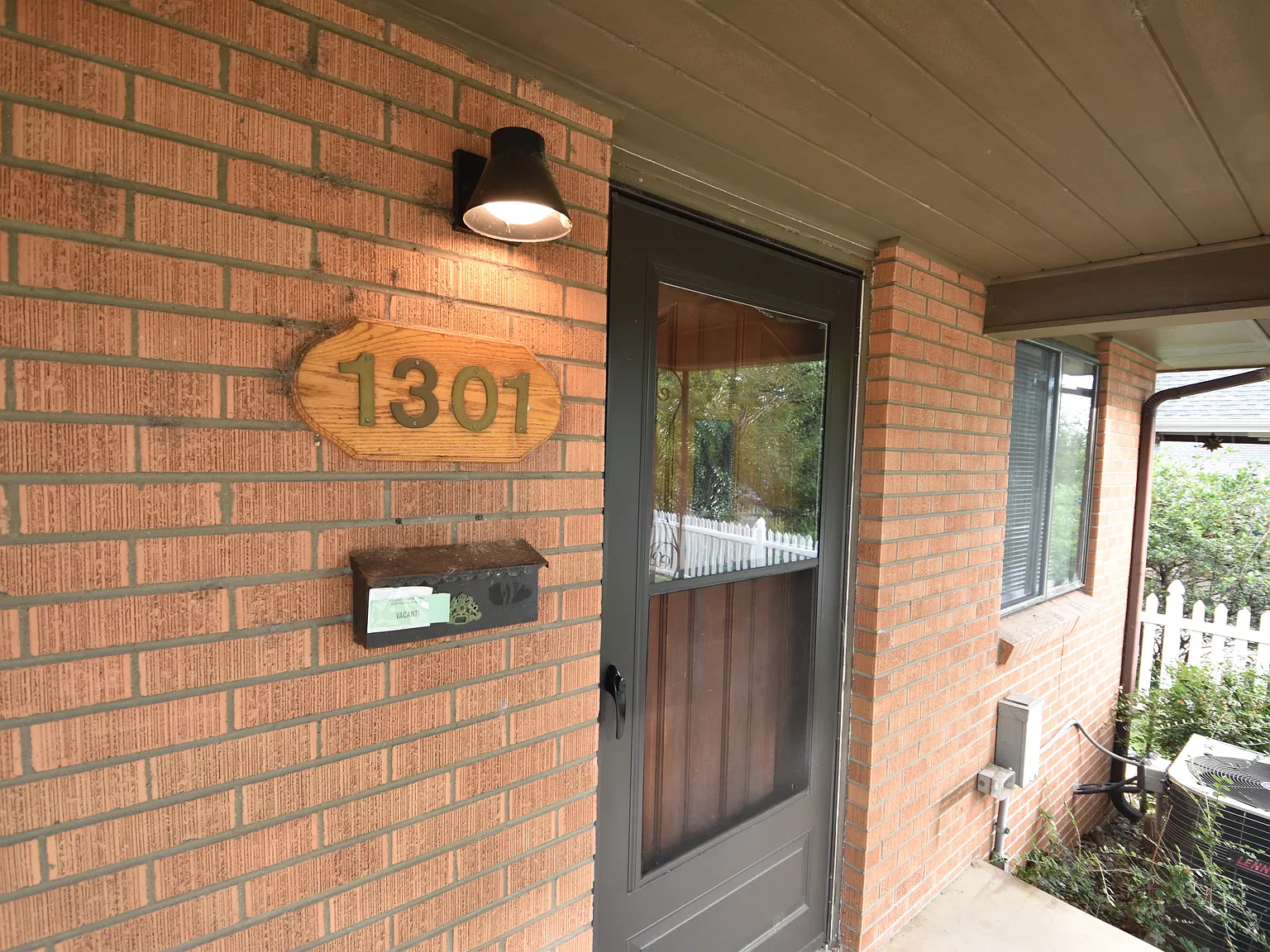 2 bed, 950 sqft, $2,890 — Photo 2