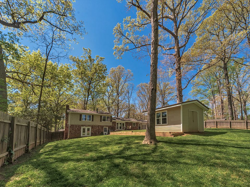 Large Fenced Back Yard
