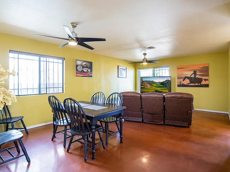 1327 E Pierce St — Photo 20
