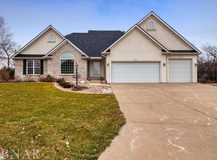 13507 Fawn Dr, Bloomington, IL 61705