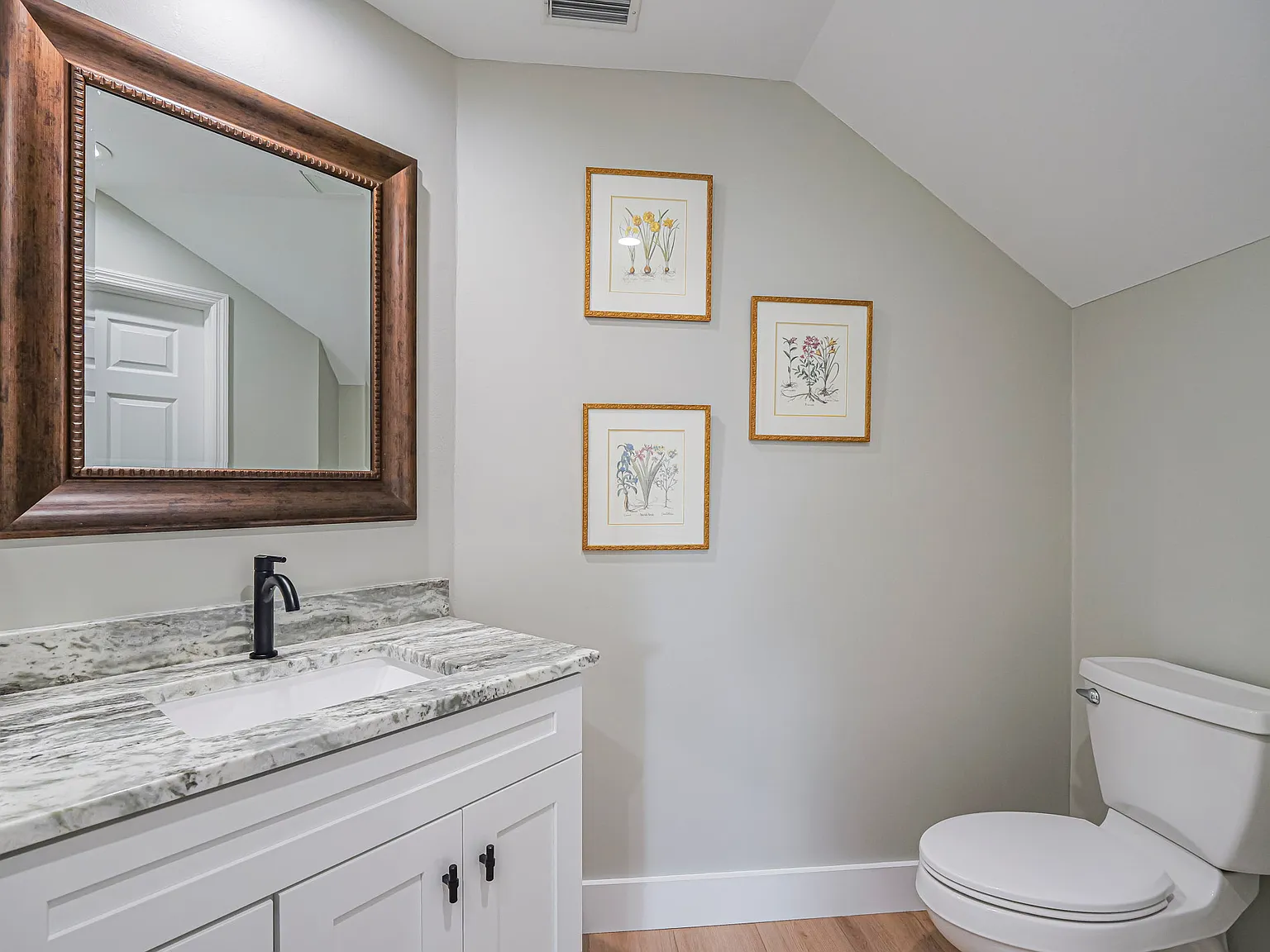 3 bed, 2.5 bath, 2026 sqft, $7,000 — Photo 4