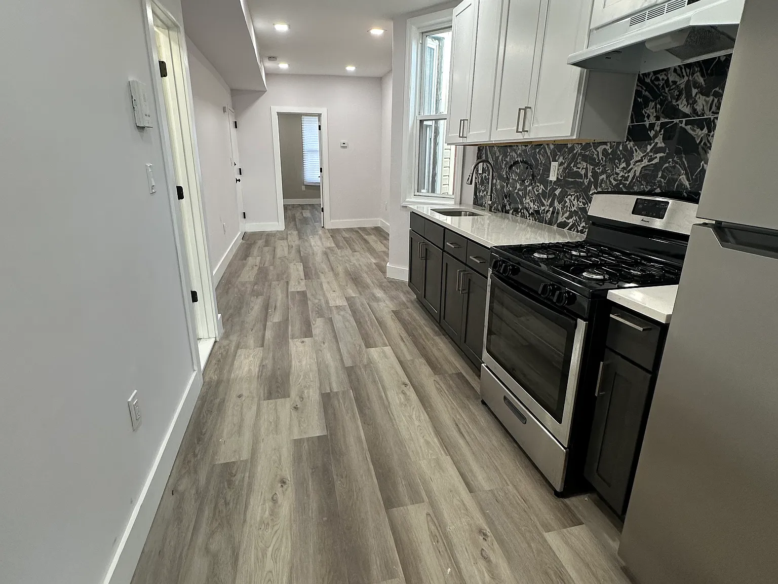 2 bed, 800 sqft, $2,250 — Photo 2
