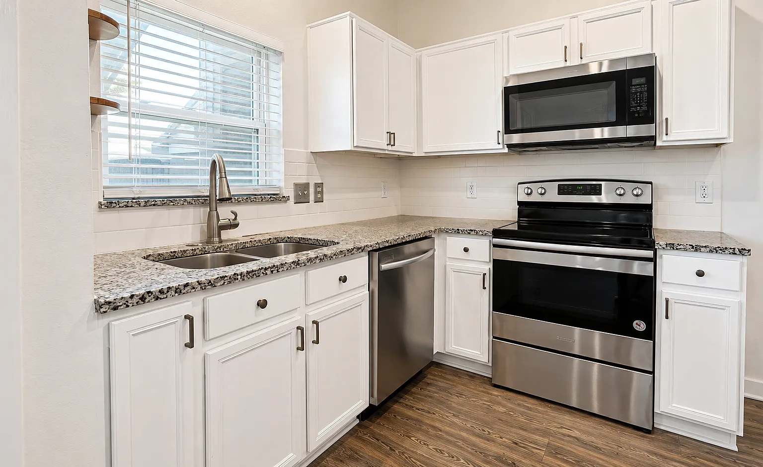 3 bed, 1.5 bath, 1221 sqft, $1,900 — Photo 4