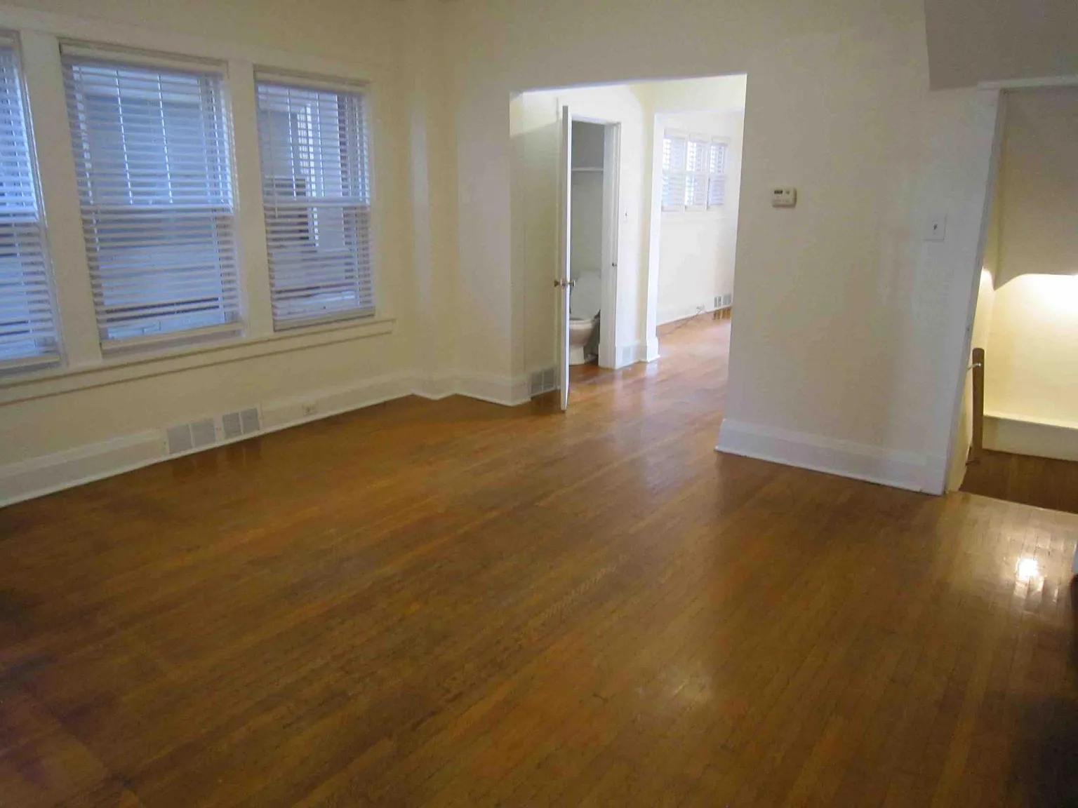 6339 Phillips Ave — Photo 3