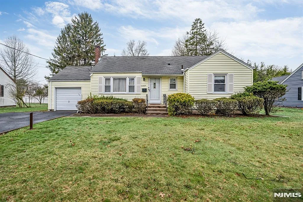 349 Trensch Dr photo 1