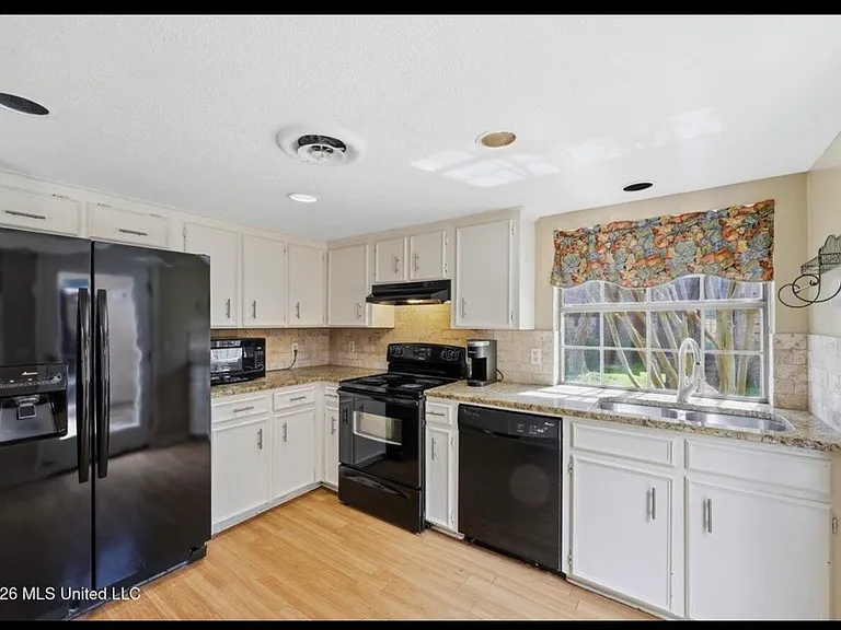 5 Shore Dr — Photo 12