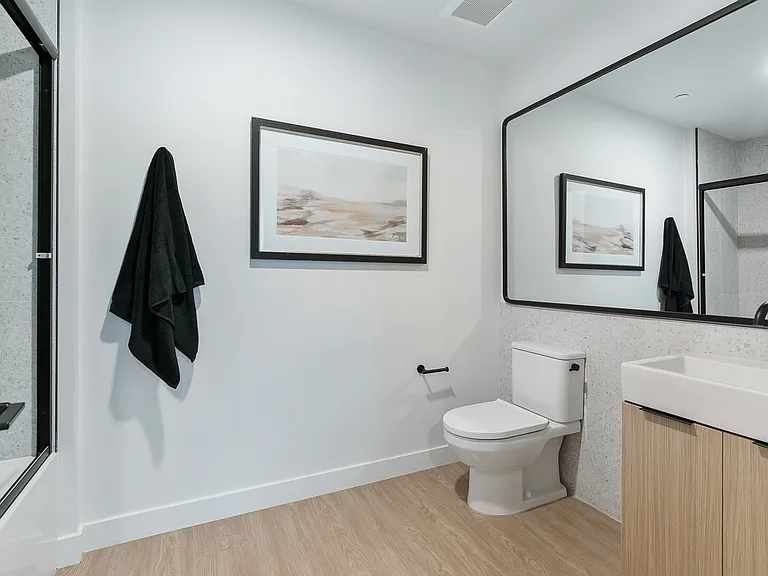 Venue Residences — Photo 36