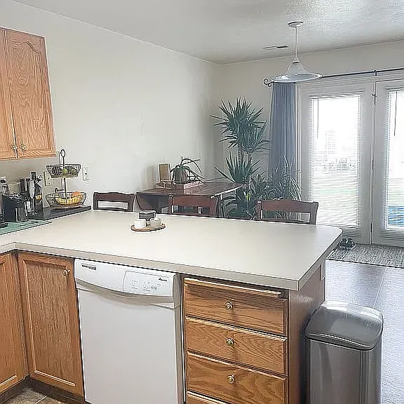 2 bed, 1190 sqft, $1,400 — Photo 2