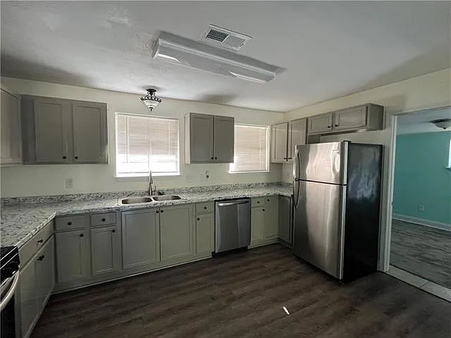 3 bed, 1.0 bath, 1373 sqft, $1,750 — Photo 3