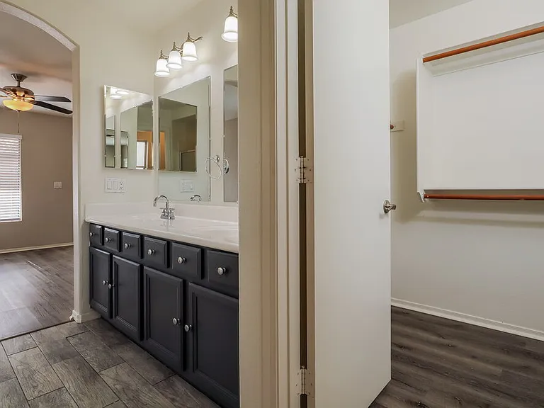 2214 E Aire Libre Ave — Photo 11