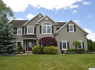 14 Robinwood Ln, Valatie, NY 12184