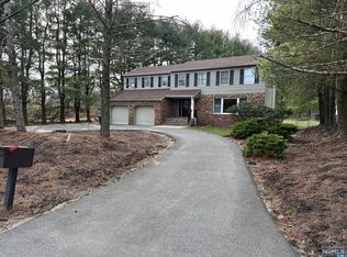302 Airmont Ave, Mahwah, NJ 07430
