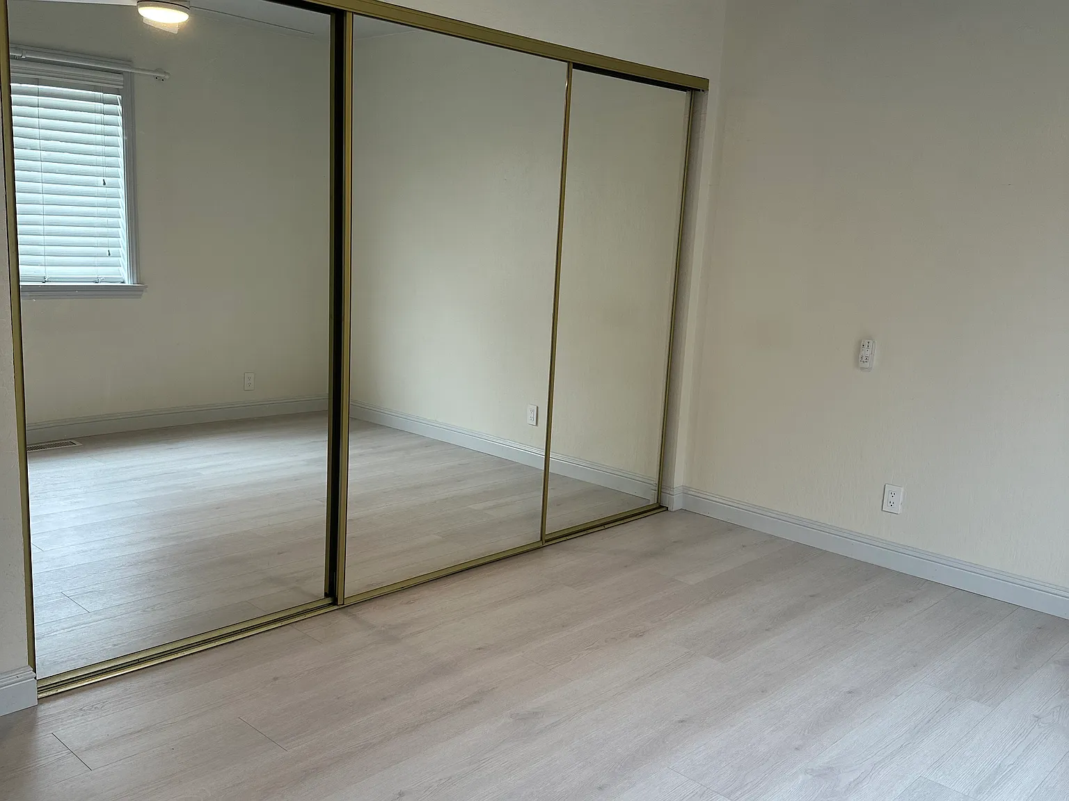 2 bed, 1040 sqft, $2,700 — Photo 3