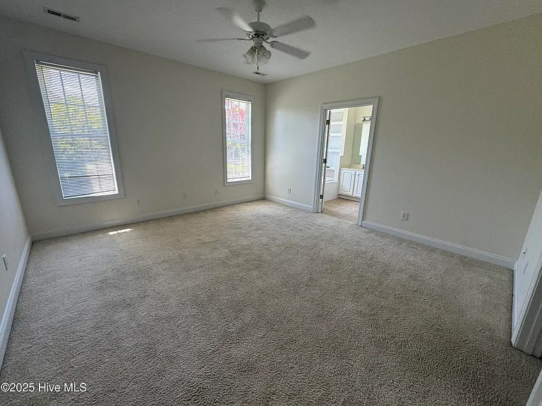 1052 Stonebridge Ln — Photo 9