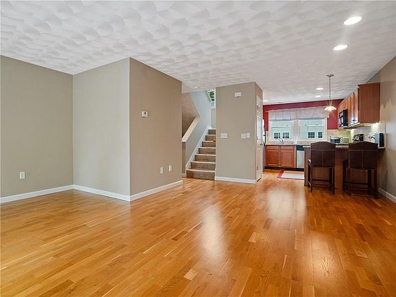3rd image of 881 Greenwich Ave #19