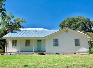 7064 Maybank Hwy, Wadmalaw Island, SC 29487