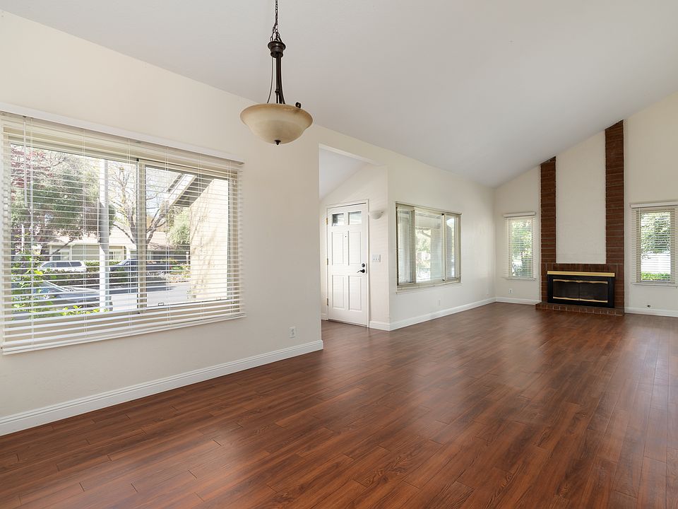 Living room & Dining room