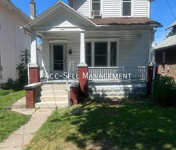 545 Fremont Ave NW — Photo 1