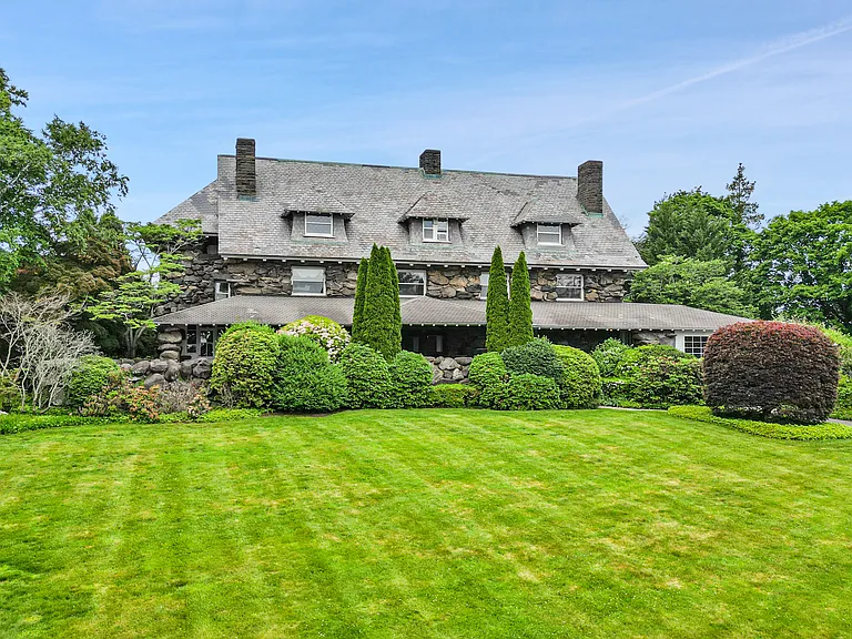 432 Field Point Rd — Photo 1