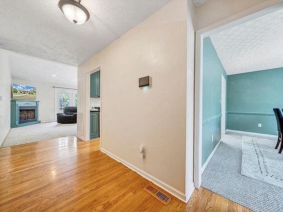 4th image of 686 Pinehaven Rd
