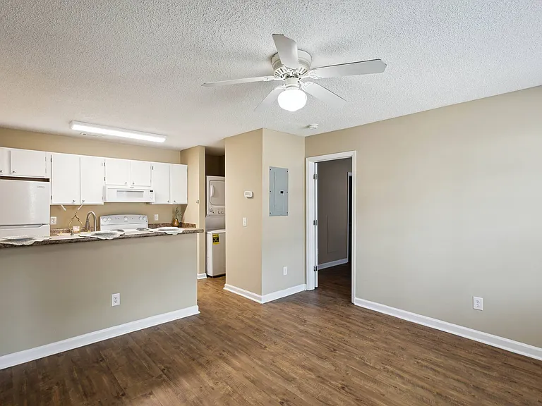 Seasons Apartments — Photo 12