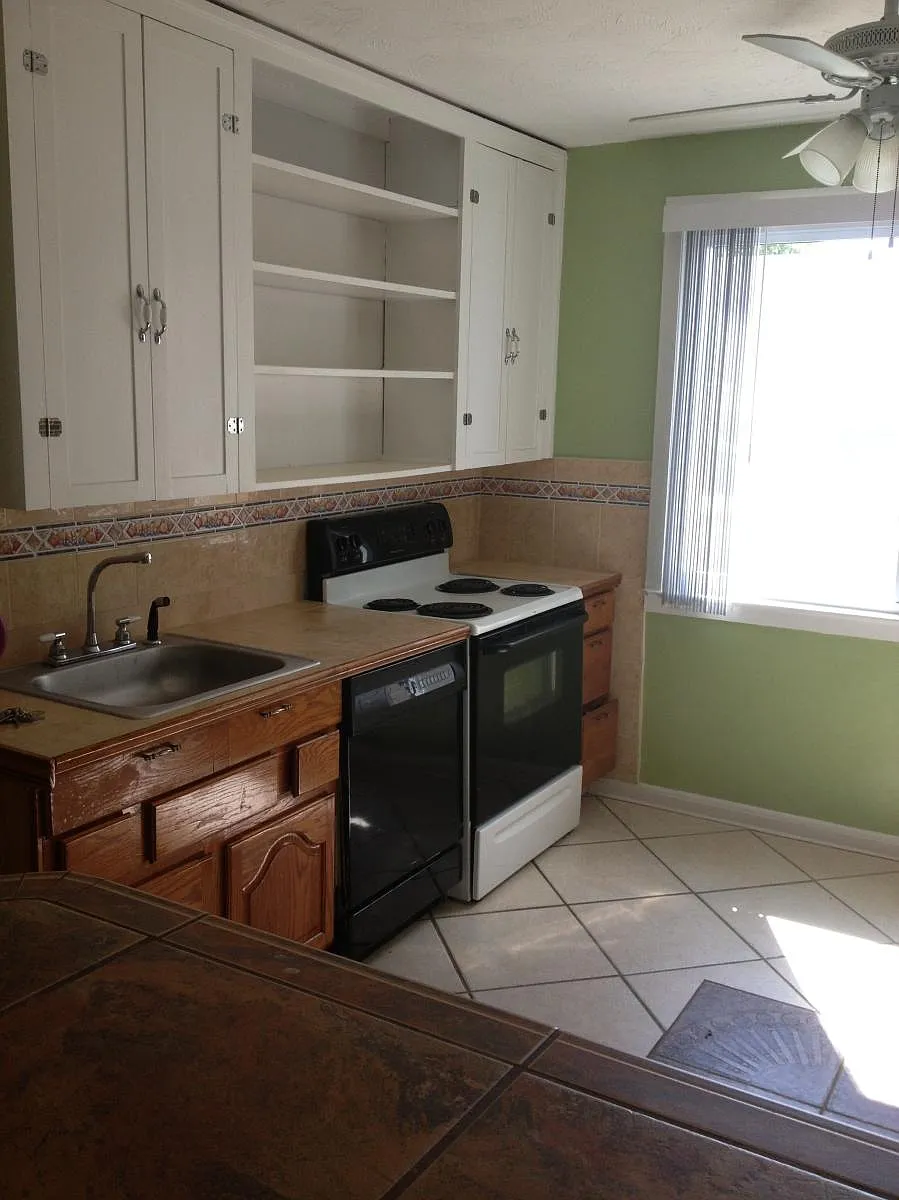kitchen dishwasher and self cleaning oven - 501 Frances Ter