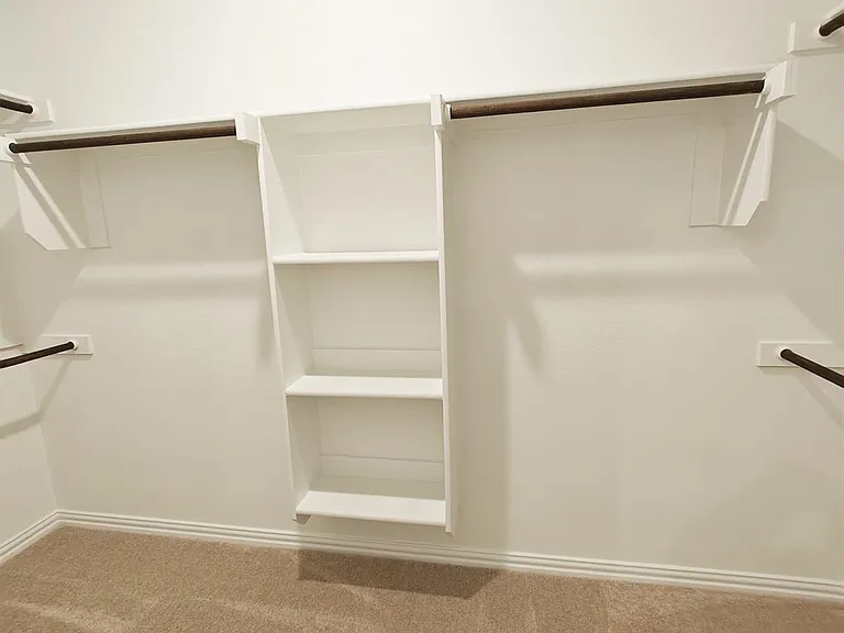 8404 Honeylocust St — Photo 17