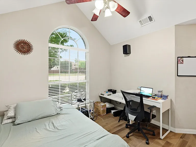 600 Raintree Cir — Photo 31