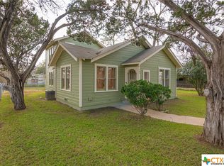 761 E Ireland St, Seguin, TX 78155