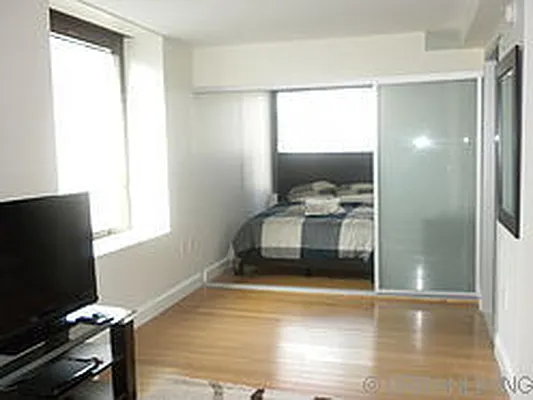 Sold by Urban Living | media 10