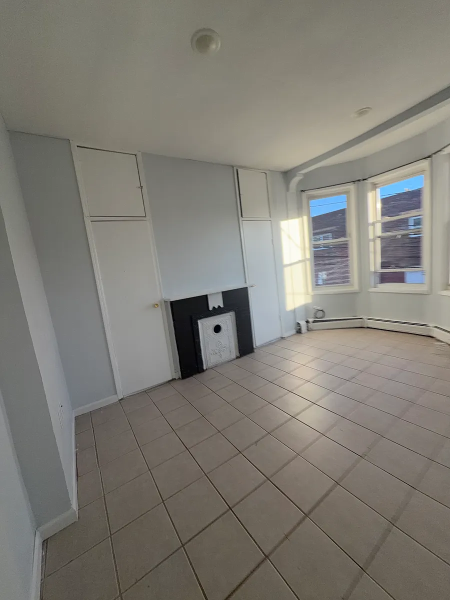 Building Photo - 1114 5th St #2R