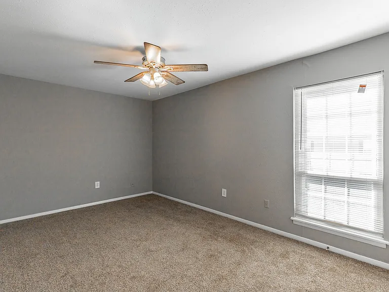 900 Mountain Creek Rd #J131 — Photo 13