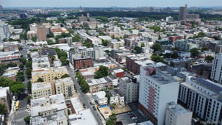 Sold by WW Realty Group | media 23