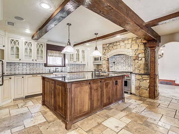 3_04kitchen.jpg