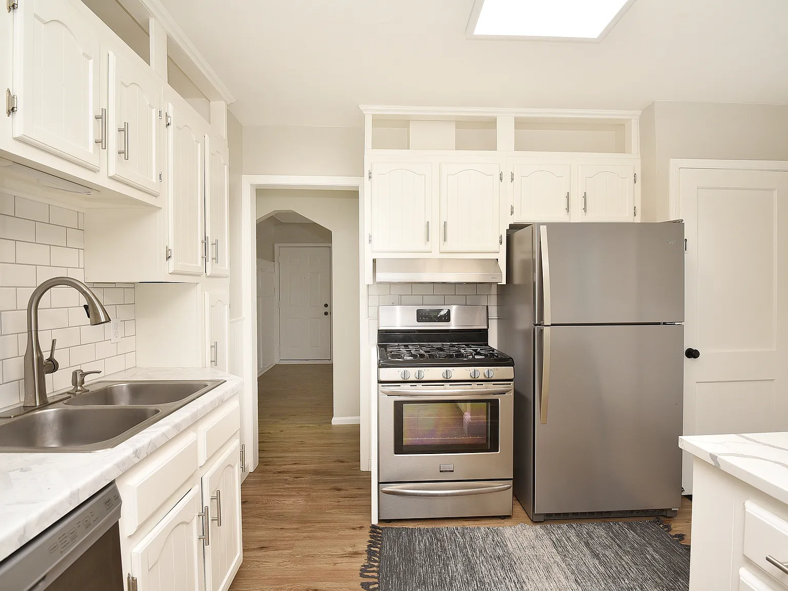3 bed, 1100 sqft, $2,500 — Photo 4
