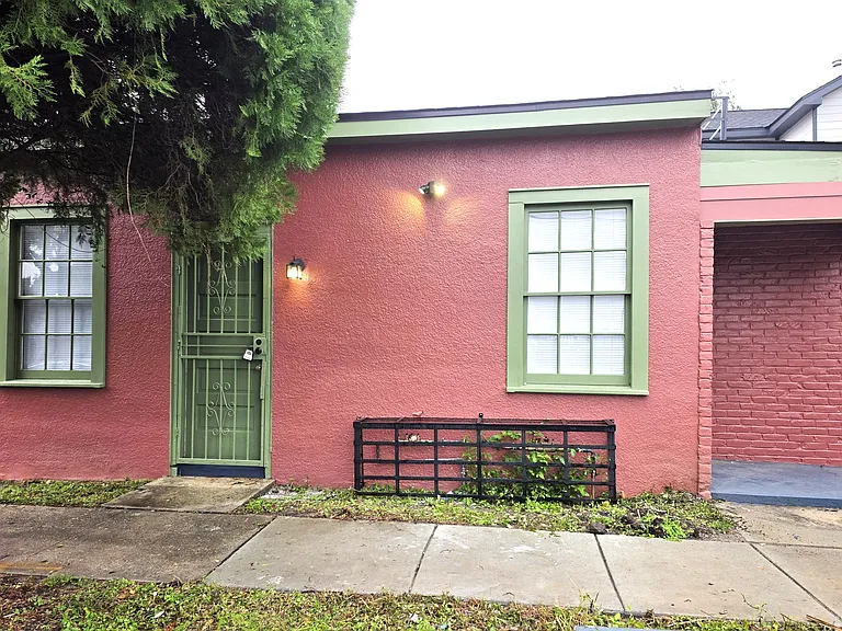 2808 S Saratoga St — Photo 1