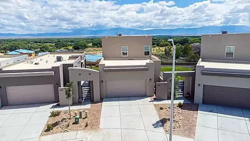 1400 NW Tierra Verde Loop Photo 1