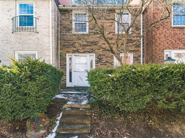 1067 Hardesty Pl E, Columbus, OH 43204
