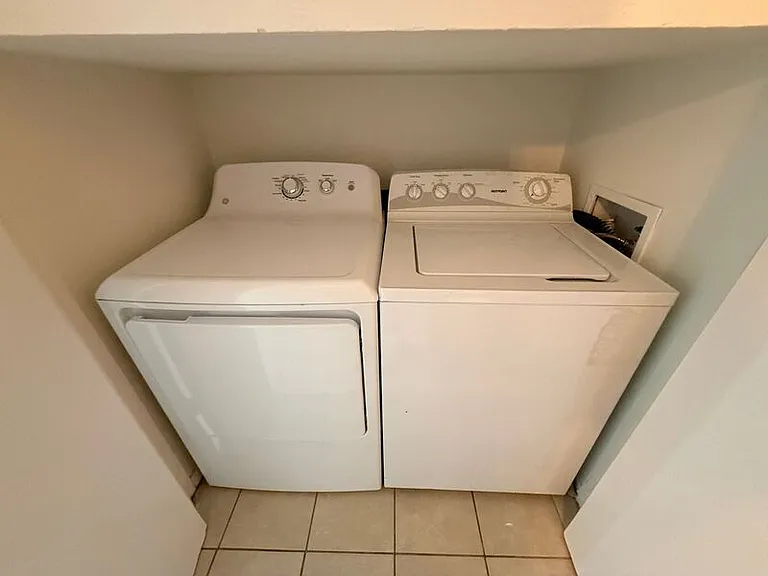 889 Dublin Dr #D — Photo 19