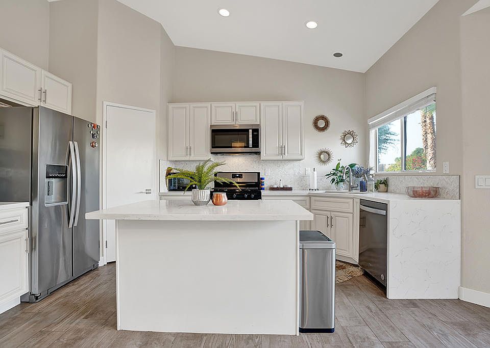 1st image of 48261 Panorama Ave