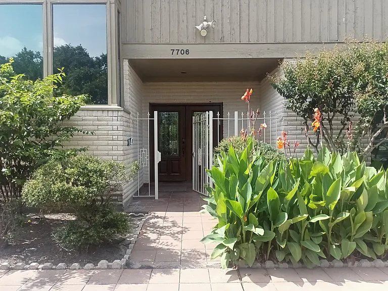 7706 Coachwood Dr — Photo 10