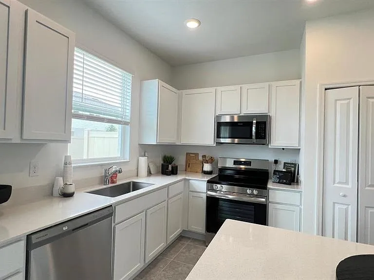 2821 Pierr St — Photo 37
