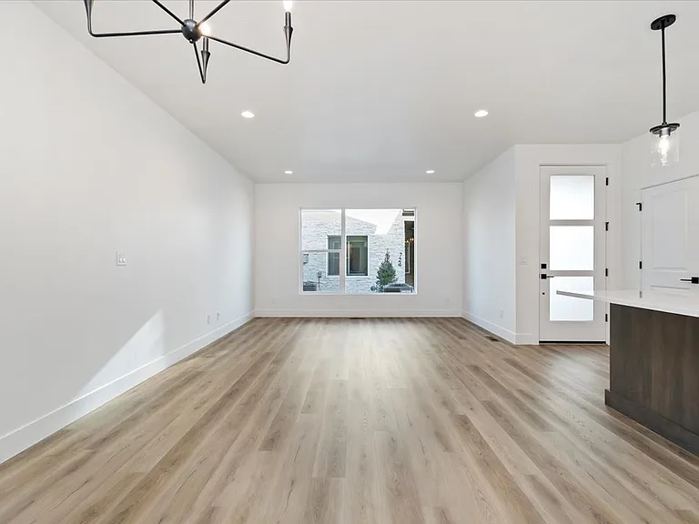 736 S Calhoun Ln — Photo 29