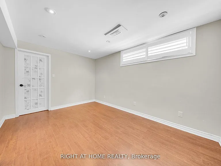 50 Wall Ave #BASEMENT — Photo 9