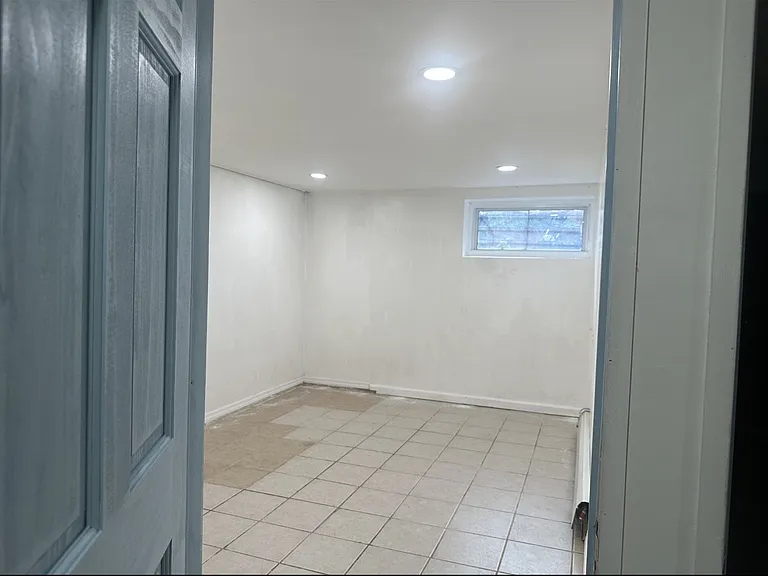 1913 Hunt Ave — Photo 1
