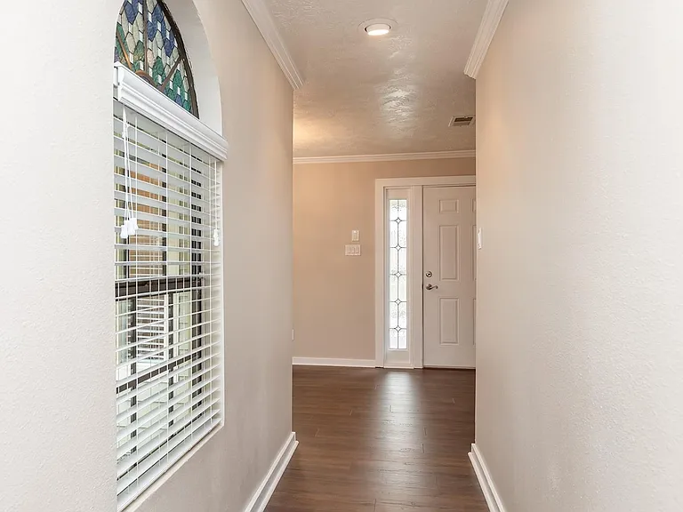 1611 Oakdale St — Photo 18