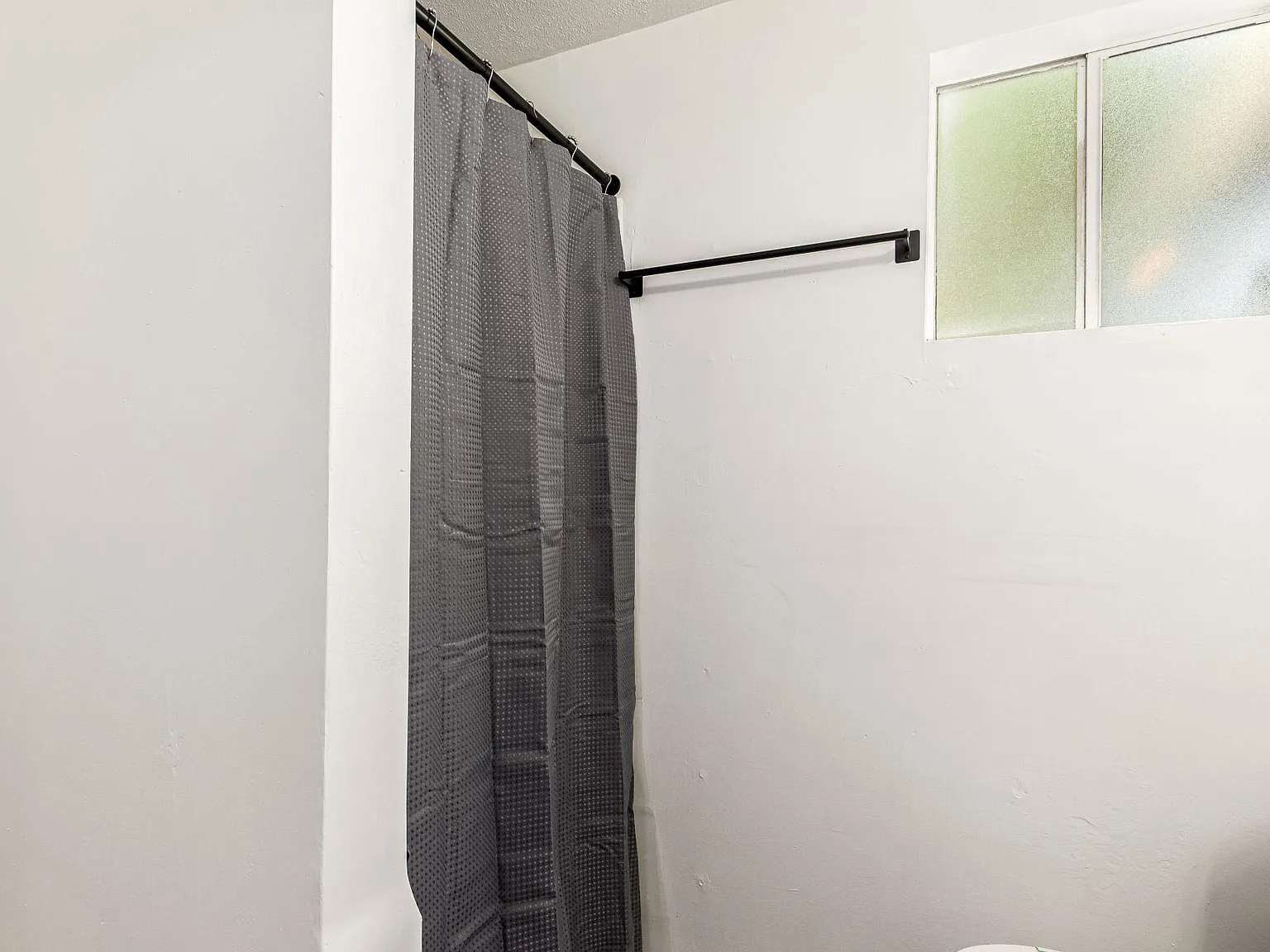 4 bed, 4.0 bath, 2228 sqft, $754 — Photo 4